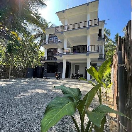Waves Hiri Hotel Dikwella Ngoại thất bức ảnh