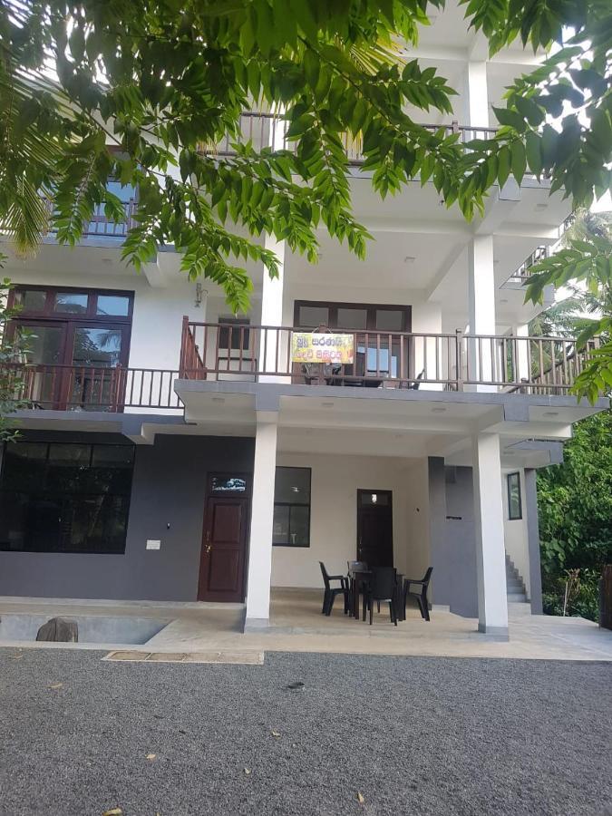 Waves Hiri Hotel Dikwella Ngoại thất bức ảnh