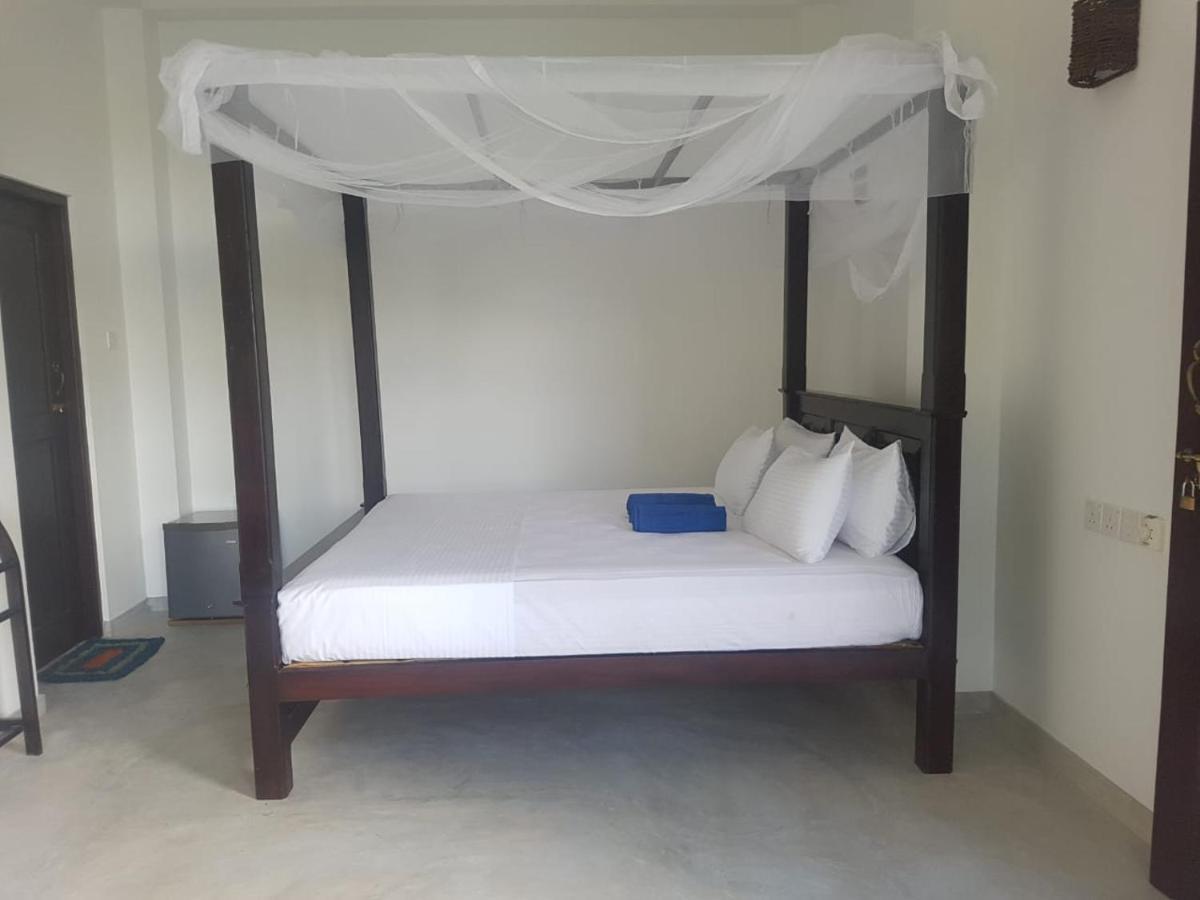 Waves Hiri Hotel Dikwella Ngoại thất bức ảnh