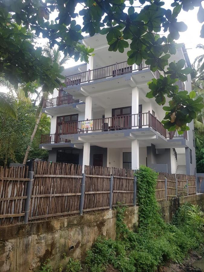 Waves Hiri Hotel Dikwella Ngoại thất bức ảnh