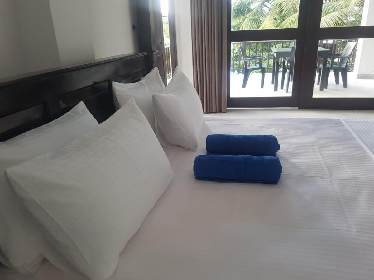 Waves Hiri Hotel Dikwella Ngoại thất bức ảnh