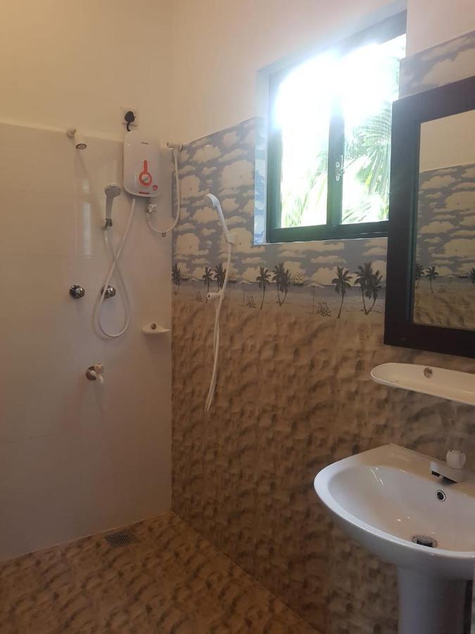 Waves Hiri Hotel Dikwella Ngoại thất bức ảnh