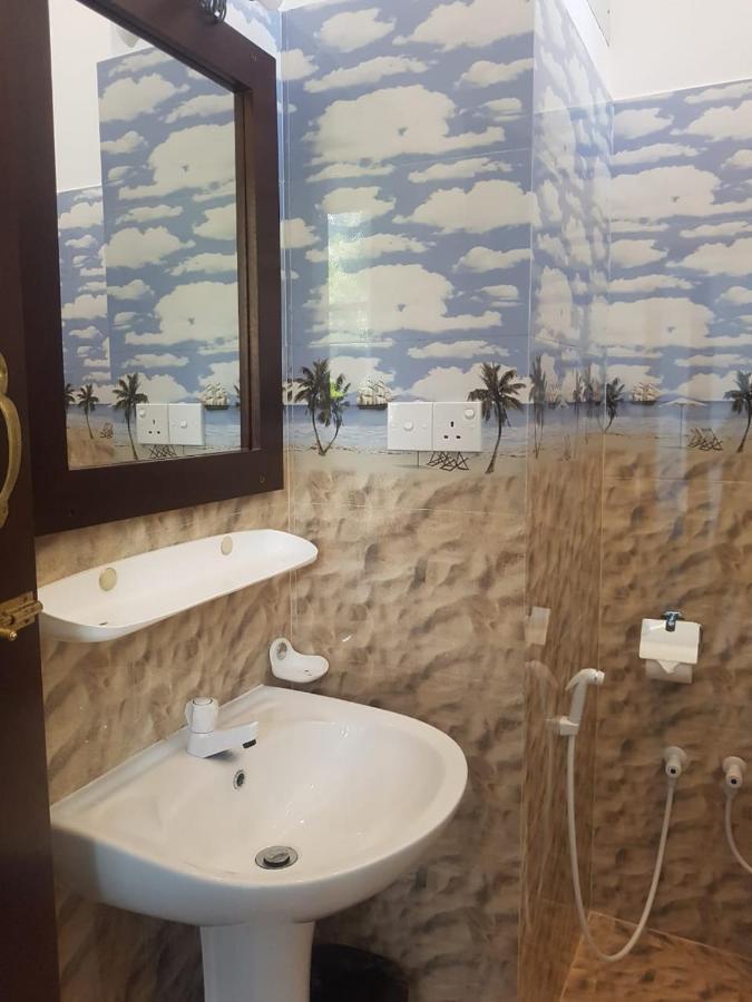 Waves Hiri Hotel Dikwella Ngoại thất bức ảnh